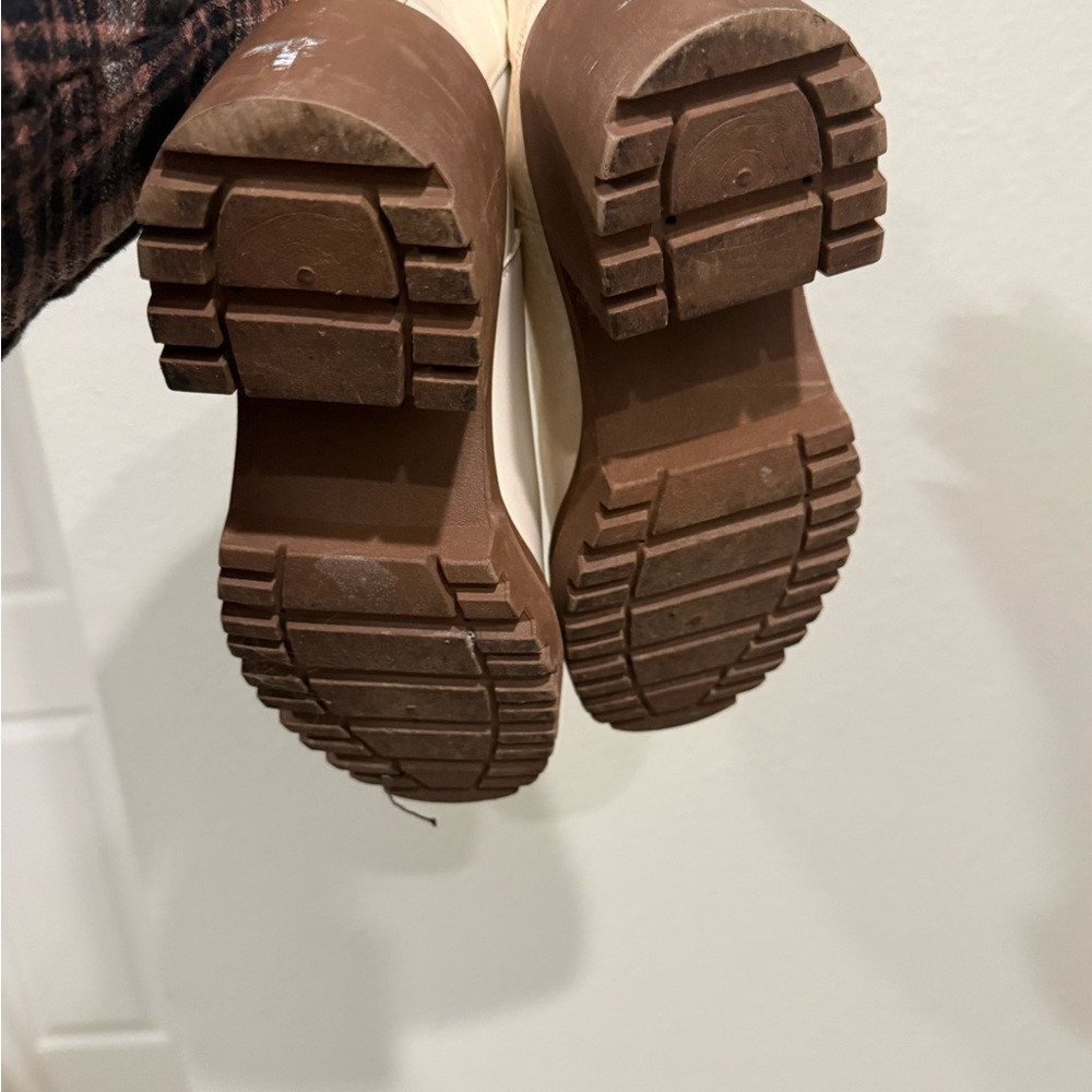 Diba Cream Heeled Chelsea Boots with Brown Sole 8M - Picture 4 of 5